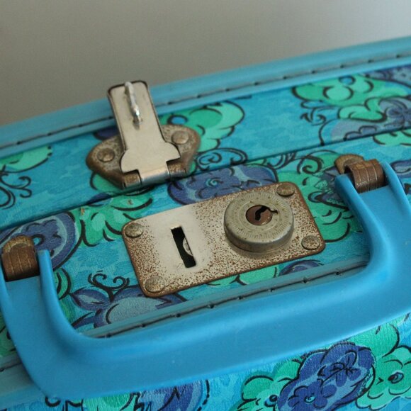 Vintage 1960s Suitcase, Floral Print Hard Side Travel Case,  Mirror Inside - Picture 6 of 10